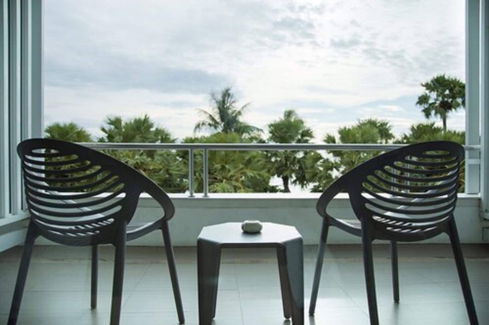 Baboona Beachfront Living Pattaya Exterior foto