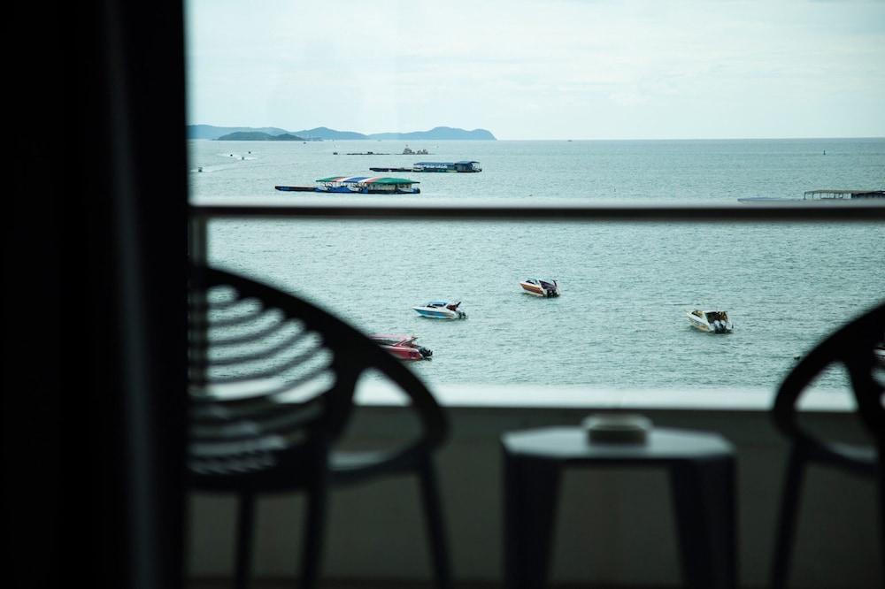 Baboona Beachfront Living Pattaya Exterior foto
