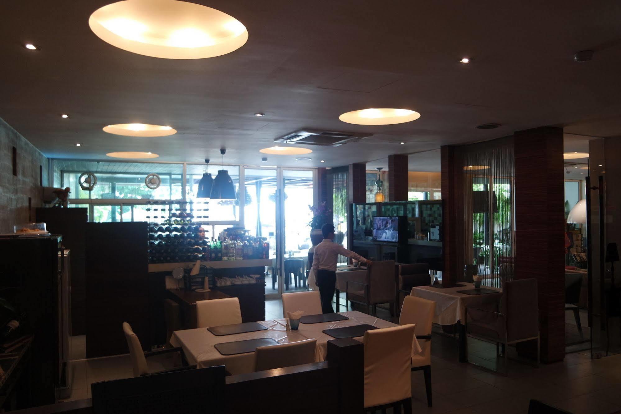 Baboona Beachfront Living Pattaya Exterior foto