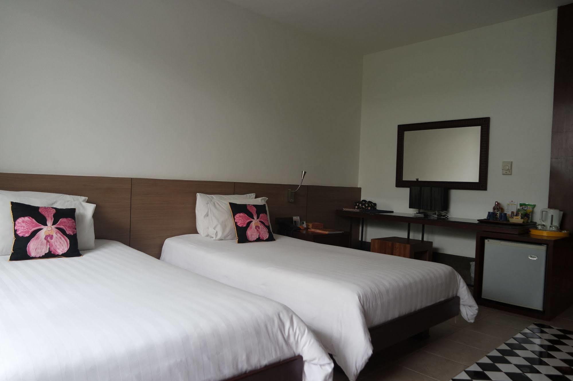 Baboona Beachfront Living Pattaya Exterior foto